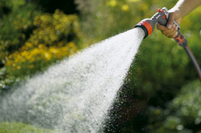 MULTIFUNKCIJSKA PRSILNA PISTOLA GARDENA OBNOVA 2