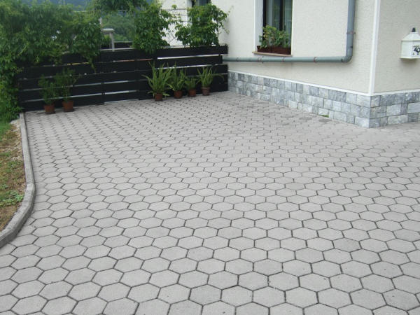 SESTKOTNI TLAKOVEC OBLAK CEMENTNO SIV TOPDOM1