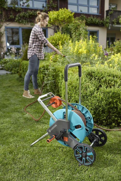 VOZICEK S CEVJO NA KOLUTU GARDENA AQUAROLL M EASY SET OBNOVA 3